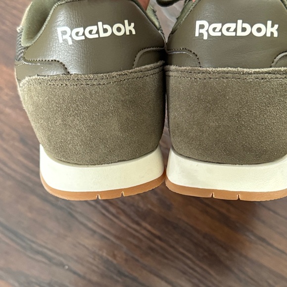 NEW Reebok Women's Forest Green Sneakers, Women’s Size 10 - Picture 5 of 9